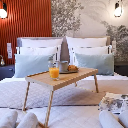 Lucky Seven Apartment