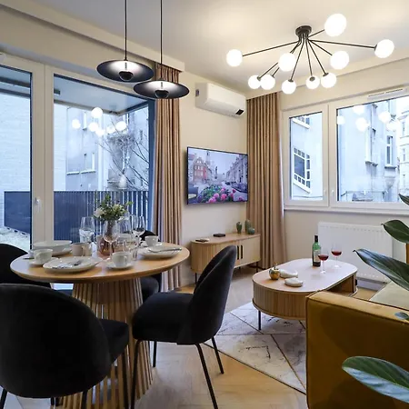 Lucky Seven Apartment *