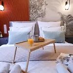 Lucky Seven Apartment